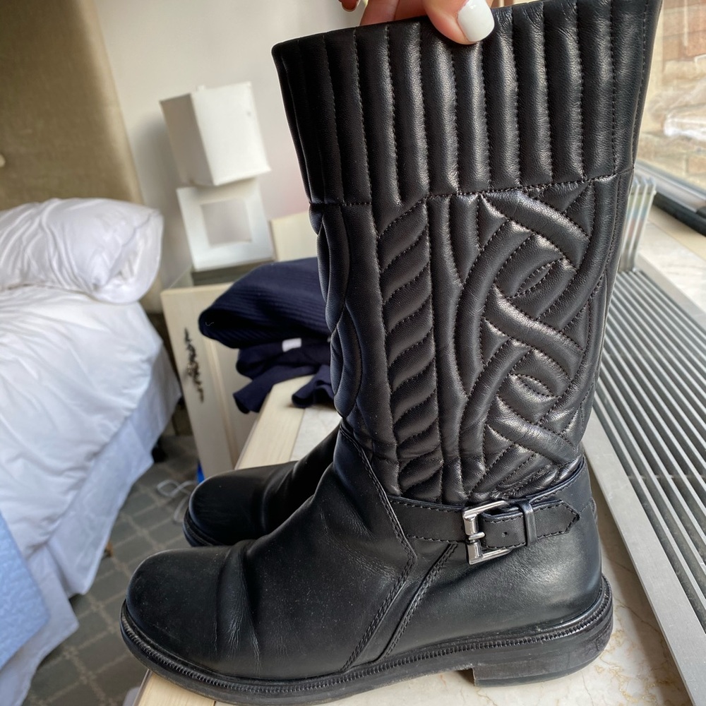 Black mid calf water resistant boots